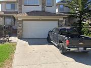 3 Bedroom Walkout Basement Panorama Nw