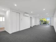 3 Bedrooms, 2 Bathrooms, 2 Car Parks + City Views!