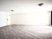 3 Bedrooms Apartment With Elegant Floorboards