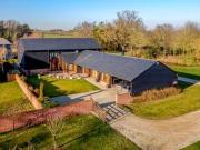 3 Bedrooms Barn conversion for sale in Helions Road,...