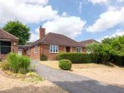 3 Bedrooms Bungalow for rent in Ashcombe Road, Dorking,...