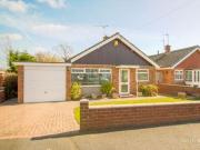 3 Bedrooms Bungalow for rent in Bridle Way, Great...