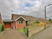3 Bedrooms Bungalow for rent in Hollins Spring Avenue,...