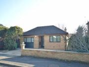 3 Bedrooms Bungalow for rent in Impington, Cambridge CB24