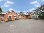 3 Bedrooms Bungalow for rent in Kingsend, Ruislip HA4