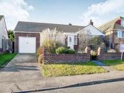 3 Bedrooms Bungalow for sale in Cissbury Crescent,...
