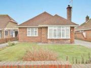 3 Bedrooms Bungalow for sale in Cowdray Drive, Goring By...