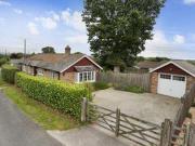 3 Bedrooms Bungalow for sale in Dixter Lane, Northiam,...