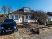 3 Bedrooms Bungalow for sale in Eley Drive, Rottingdean,...