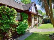 3 Bedrooms Bungalow for sale in King Henrys Road, Lewes,...