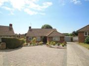 3 Bedrooms Bungalow for sale in Mill Hill Gardens,...