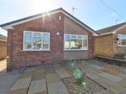 3 Bedrooms Bungalow for sale in Oulton Avenue, Bramley,...