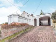 3 Bedrooms Bungalow for sale in Pilgrims Way, Cuxton,...
