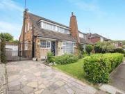3 Bedrooms Bungalow for sale in Runley Road, Luton,...