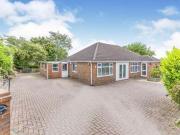 3 Bedrooms Bungalow for sale in Sheringham Place, May...
