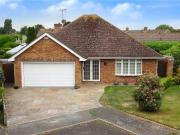 3 Bedrooms Bungalow for sale in Windlesham Gardens, East...