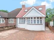 3 Bedrooms Bungalow for sale in Woodmere Avenue, Watford...