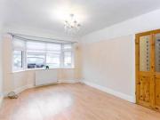 3 Bedrooms Chalet for rent in St Georges Drive, Hatch...