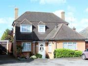 3 Bedrooms Chalet for sale in Oaklands Avenue, Brookmans...