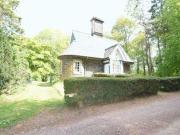 3 Bedrooms Cottage for rent in Gate Lodge, Symington...