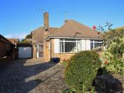 3 Bedrooms Detached bungalow for rent in Warnham Road,...
