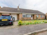 3 Bedrooms Detached bungalow for rent in West Field,...