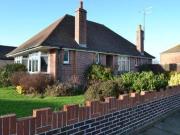 3 Bedrooms Detached bungalow for rent in Wiston Avenue,...