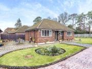 3 Bedrooms Detached bungalow for sale in Barkham Ride,...