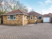 3 Bedrooms Detached bungalow for sale in Beaconsfield...