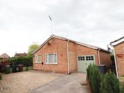 3 Bedrooms Detached bungalow for sale in Cedar Close,...