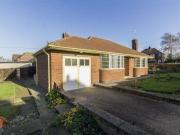 3 Bedrooms Detached bungalow for sale in Cherry Tree...