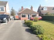3 Bedrooms Detached bungalow for sale in Haigh Moor...