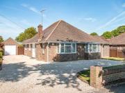 3 Bedrooms Detached bungalow for sale in Old Manor Road,...