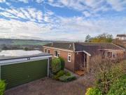 3 Bedrooms Detached bungalow for sale in Southfield...