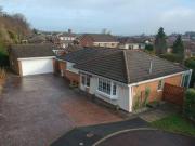 3 Bedrooms Detached bungalow for sale in Windermere...