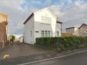 3 Bedrooms Detached house for rent in 17 Lings Lane,...