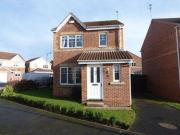 3 Bedrooms Detached house for rent in Castle Avenue,... 3 Bedrooms Detached house for rent in Castle Avenue,...