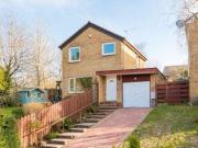 3 Bedrooms Detached house for rent in Hallcroft Gardens,...