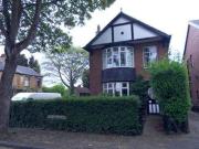 3 Bedrooms Detached house for rent in Heaton Avenue,...