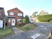 3 Bedrooms Detached house for rent in Hunting Gate,...