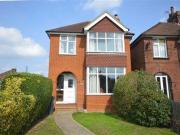3 Bedrooms Detached house for rent in Hythe Road,...