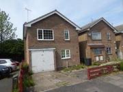 3 Bedrooms Detached house for rent in Newbury Close,...