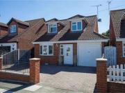 3 Bedrooms Detached house for rent in Oakwood Avenue,...