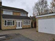 3 Bedrooms Detached house for rent in Sutton Close,...