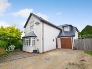 3 Bedrooms Detached house for rent in Wings Road,...