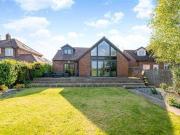 3 Bedrooms Detached house for sale in Almsford Road,...