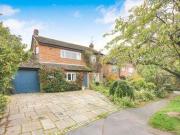 3 Bedrooms Detached house for sale in Brocklehurst...