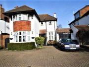 3 Bedrooms Detached house for sale in Crofton Lane,...