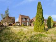 3 Bedrooms Detached house for sale in Harewood Road,...