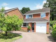 3 Bedrooms Detached house for sale in Hazelwood Road,...